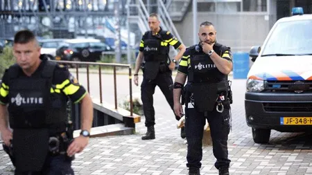 ATAC la AMSTERDAM. Două persoane, ÎNJUNGHIATE în GARA CENTRALĂ. Poliţia a împuşcat un SUSPECT