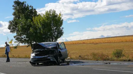 Accident mortal pe E 85. Un autoturism a fost proiectat pe contrasens, unde a fost izbit în plin de altă maşină