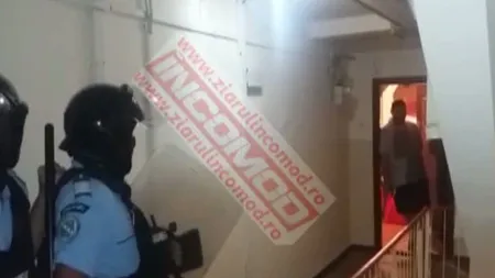 Poliţişti şi jandarmi ameninţaţi cu toporul. Agresorul a fost reţinut pentru ultraj