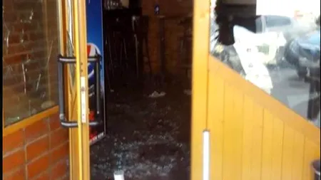 Bătaie cu săbii şi topoare. Şase bărbaţi reţinuţi în urma unei altercaţii în stradă în municipiul Târgu-Jiu VIDEO