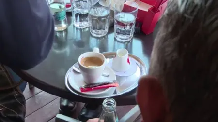 A rămas fără cuvinte când a văzut nota de plată pentru două cafele și două sticle de apă