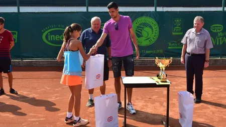 Victor Hănescu, la trofeul ce îi poartă numele. 