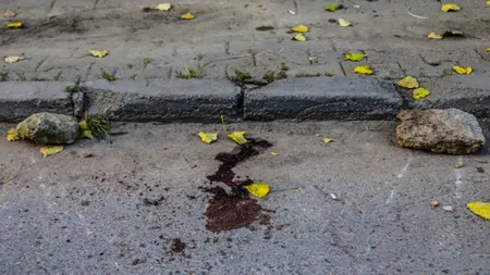Un tânăr de 22 de ani a fost înjunghiat mortal pe stradă