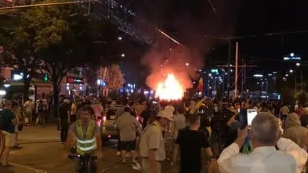 Imagini ŞOCANTE cu protestatari paşnici bătuţi de jandarmi. Jandarmeria reacţionează şi postează un clip cu violenţele protestatarilor