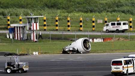 Imagini de groază pe aeroport. Pasagerii au intrat în panică după ce avionul în care se aflau şi-a pierdut un motor VIDEO