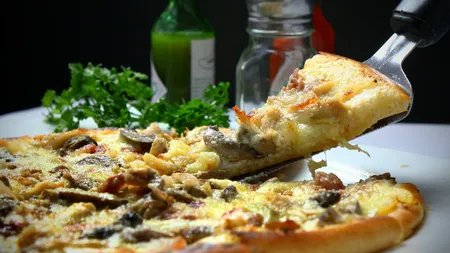 Pizza de casă cu blat pufos