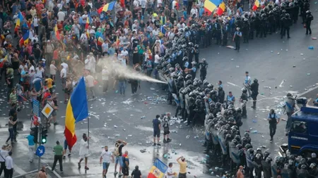 Doi protestatari reţinuţi după violenţele de la mitingul din 10 august din Piaţa Victoriei