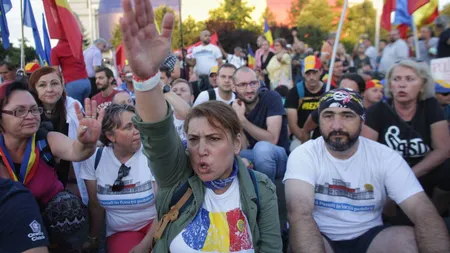 Rezident, atac deplasat la adresa protestatarilor. 