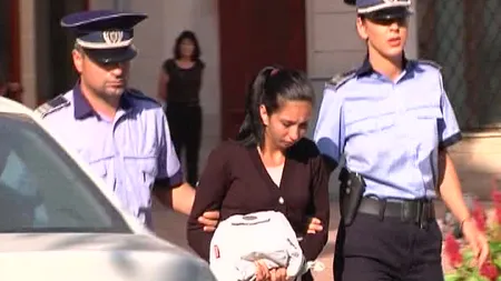 Mama fetiţelor lăsate să moară de foame a scăpat de arest