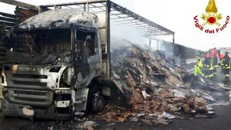 Român mort într-un accident în Italia. Furgoneta, în care se afla, a luat foc după ce s-a ciocnit cu un camion