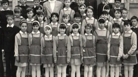 Aşa era scoala pe vremea lui Ceauşescu. Daţi mai departe să afle şi tinerii de azi VIDEO