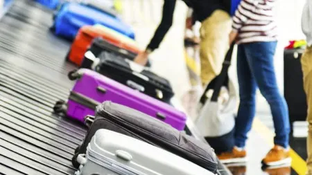 Angajat al aeroportului, prins la furat. Momentul a fost filmat de un pasager VIDEO