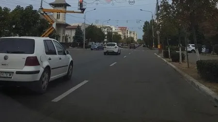 Nici nu s-a terminat bine vara, că Bârladul a şi fost cuprins de febra sărbătorilor de iarnă: se instalează beculeţele de Crăciun