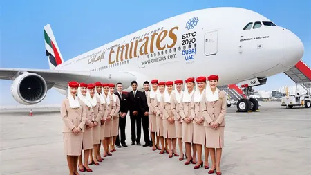 O mare companie aeriană recrutează însoţitori de bord din ţara noastră. Salariile încep de la 2000 de euro pe lună