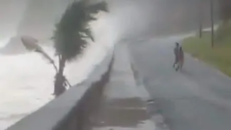 Uraganul Rosa din Pacific s-a intensificat, ajungând la furtună de categoria 4. Viteza vântul este de 230 km la oră
