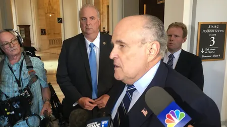 Rudolph Giuliani, în vizorul Departamentului de Justiţie al SUA. Senatorii cer verificarea sa, după scrisoarea către oficialii români