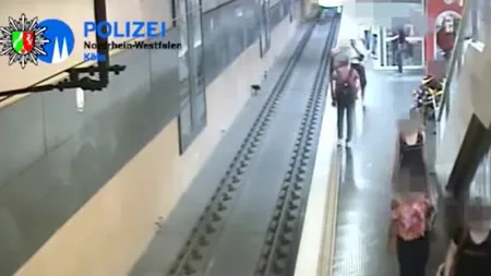 Incident grav la metrou. Un tânăr a împins un necunoscut pe şine, după o ceartă cu iubita VIDEO
