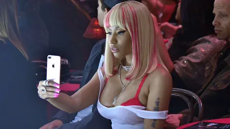 Nicki Minaj şi Lewis Hamilton, pe ATV în mijlocul deşertului. Poze cu cei doi în Dubai FOTO