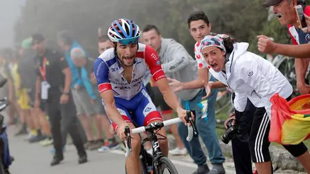 LA VUELTA. Trilogia munţilor s-a încheiat, Simon Yates pleacă în roşu din Cordiliera Cantabrică VIDEO