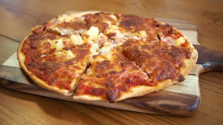 Pizza cu blat subţire