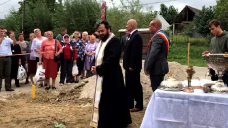 Scene ireale într-o comună din Iaşi. Un preot, chemat să ţină o slujbă mai puţin obişnuită. Ce a sfinţit părintele