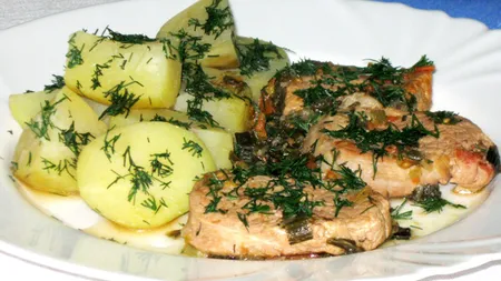 REŢETE FRIPTURĂ: Muşchi de porc cu ceapă caramelizată
