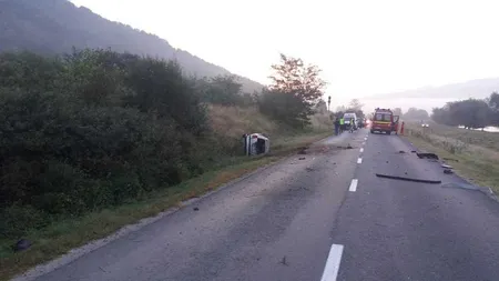 Tânăr de 23 de ani, fără permis de conducere, mort după ce s-a răsturnat cu maşina