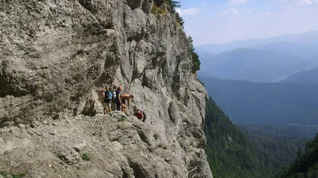Două alpiniste salvate de jandarmi, în Munţii Bucegi. Au rămas suspendate pe peretele Văii Albe
