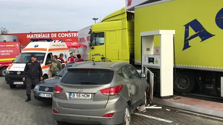 Accident în benzinărie pe DN1: patru autovehicule implicate, unul a intrat într-o pompă