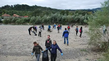 Acţiune de reciclare selectivă a deşeurilor de-a lungul Mureşului, realizată în cadrul Green Network România