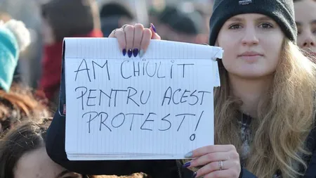 Smaranda, unul dintre simbolurile protestelor din Piaţa Victoriei, s-a stins din viaţă chiar înainte să împlinească 18 ani