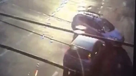 Accident provocat de o şoferiţă neatentă. O bătrână a ajuns la spital