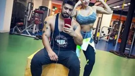 O poză trucată cu Anda Adam la sala de fitness a creat isterie printre fani. Incredibil cum s-a fotografiat artista FOTO