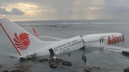 O noua tragedie aviatică: avion low-cost cu 189 de pasageri prăbuşit în mare: 