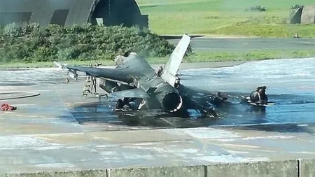 Un avion F-16, distrus la sol de un armurier care făcea lucrări de mentenanţă