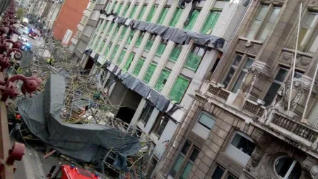 O schelă instalată la gara centrală din Anvers s-a prăbuşit. Cel puţin o persoană a murit