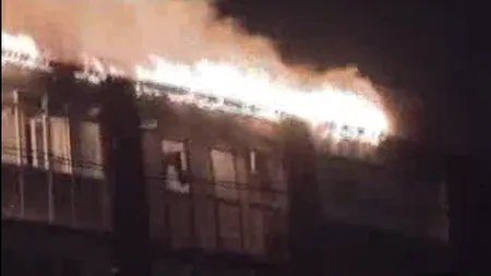 Drama proprietarilor de lângă blocul ars din Capitală. Oamenii au rămas fără acoperiş. 