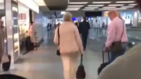 Scandal în aeroport provocat de trei fotbalişti de la tineret. Ce au păţit pasagerii care le-au ieşit în cale VIDEO