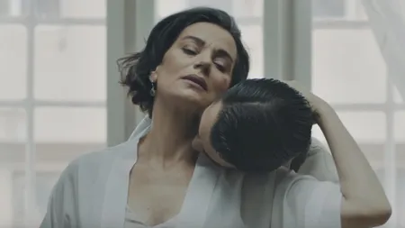 SCANDAL MONSTRU. Videoclipul unei piese cântate de o celebră româncă este copiat integral după un clip din străinătate VIDEO