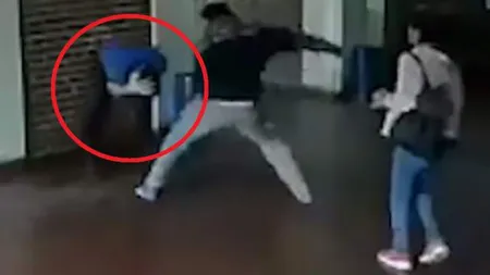 Un tată l-a SNOPIT ÎN BĂTAIE pe profesorul care agresat-o sexual pe fiica sa VIDEO