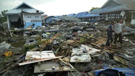 Indonezia: Bilanţul morţilor a ajuns la 2000 de persoane. Operaţiunile de căutare a victimelor se încheie joi
