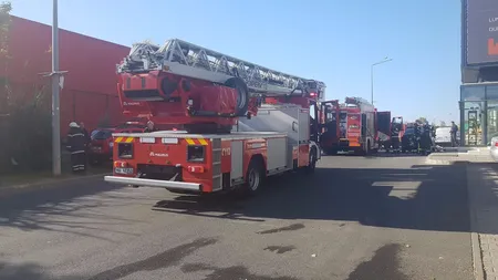 Incendiu la Mobexpert Băneasa. FOCUL a fost STINS, o persoană a AJUNS la SPITAL UPDATE VIDEO