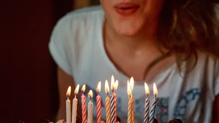100 mesaje de la mulţi ani pentru ziua de naştere a celor dragi