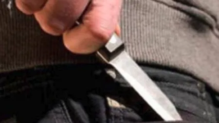 Tânără de 22 de ani, în stare gravă după ce a fost înjunghiată de bărbatul pe care îl părăsise