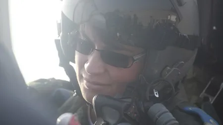 Căpitanul Oana Ardelean a devenit prima femeie-pilot instructor pe un avion cu reacţie din Forţele Aeriene Române
