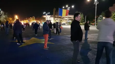 Protest în Piaţa Victoriei împotriva revocării procurorului general Augustin Lazăr, joi seară FOTO UPDATE