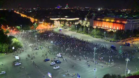Proteste în Piaţa Victoriei, după cererea de revocare a lui Augustin Lazăr: 