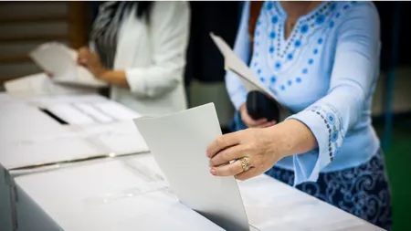 Referendum pentru modificarea Constituţiei. Incidente la vot: un bărbat a vrut să intre cu pistolul în secţia de votare UPDATE