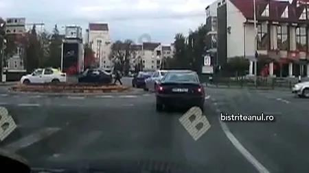 Doi şoferi s-au luat la bătaie într-un sens giratoiu