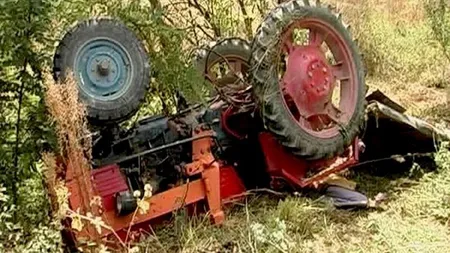 Un tânăr a murit după ce a fost strivit de un tractor